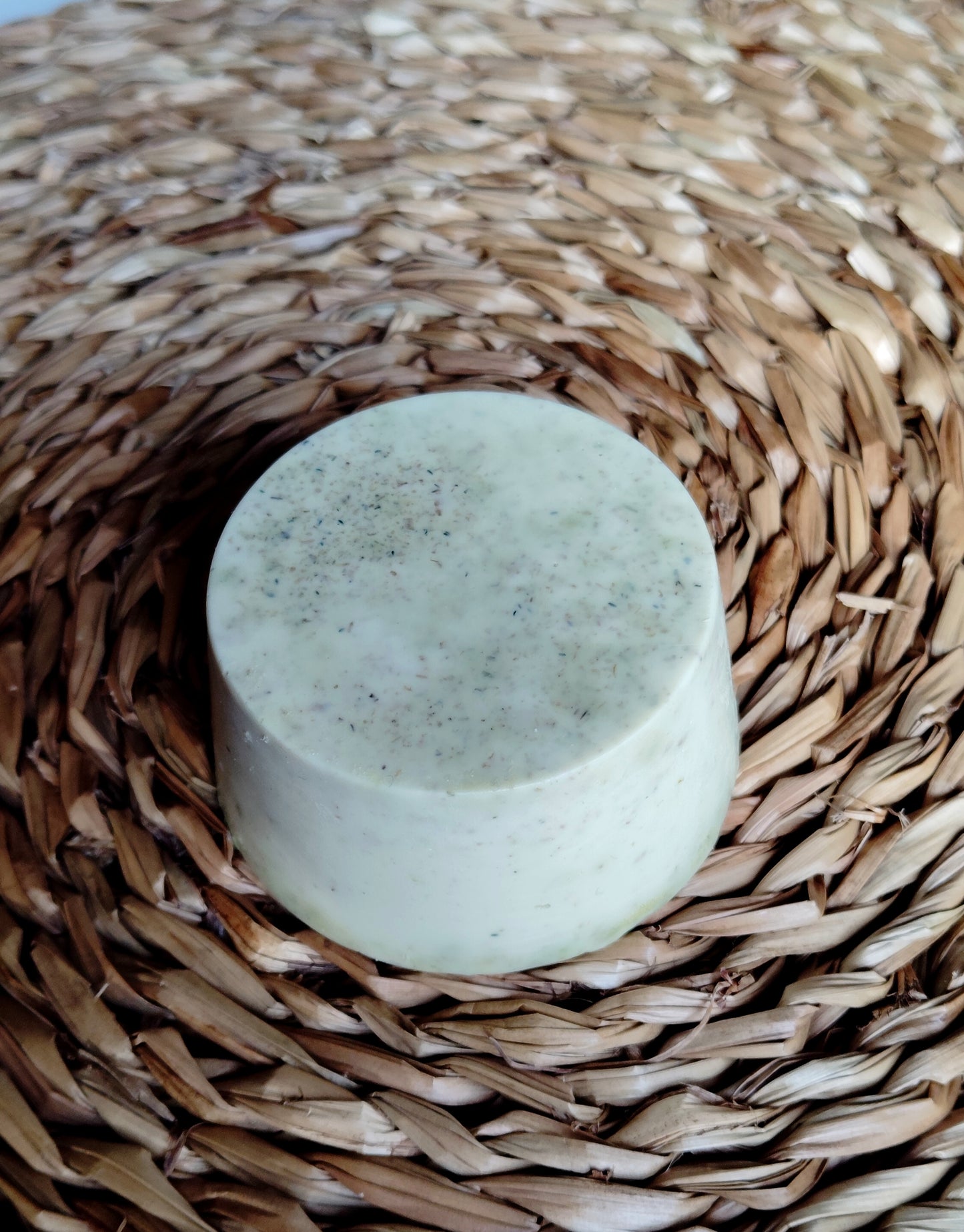 JABÓN CORPORAL Y FACIAL DE MANZANILLA Y AVENA